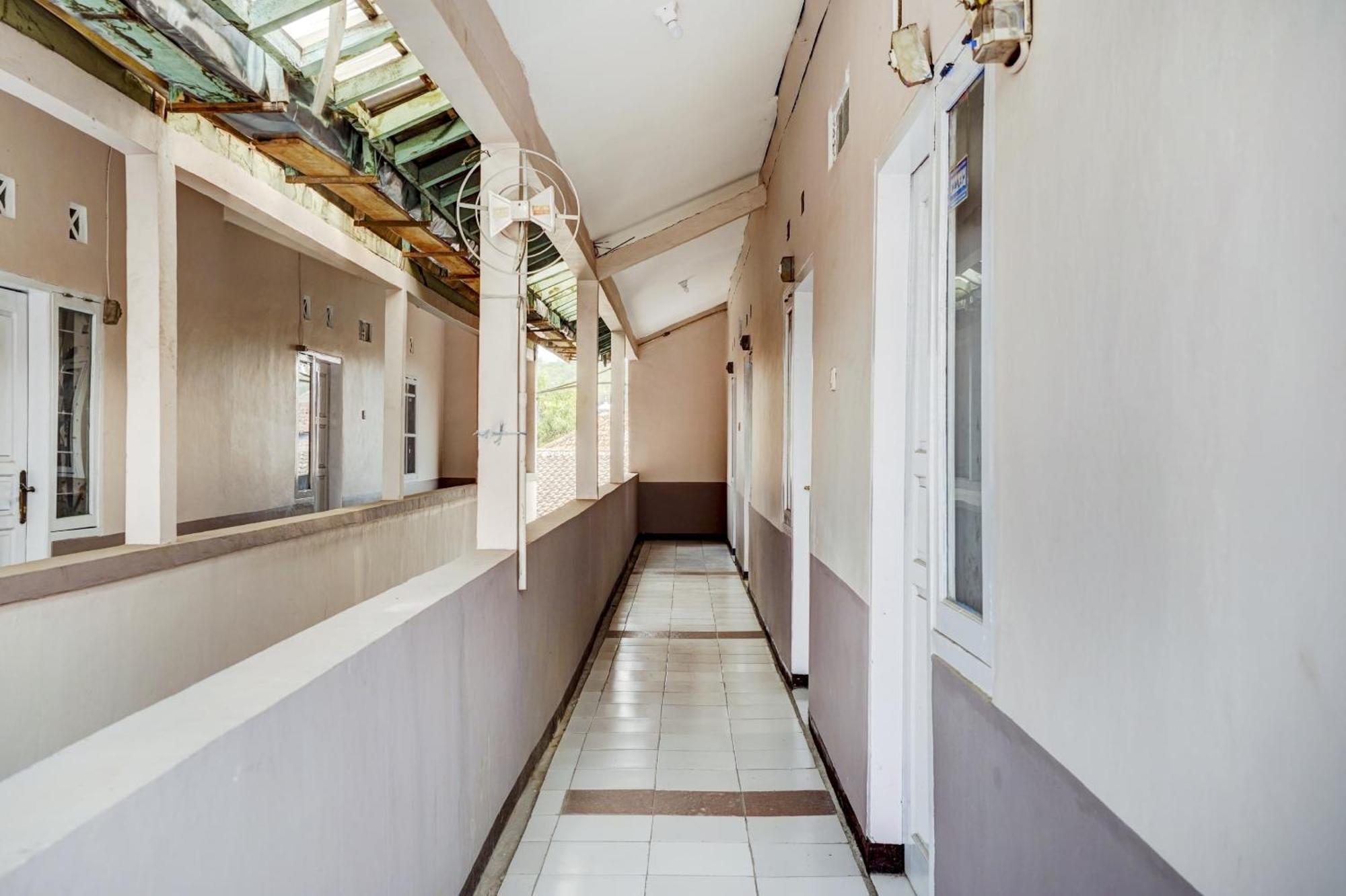 Spot On 90200 Pondok Sabaraya Cileunyi Syariah Екстериор снимка